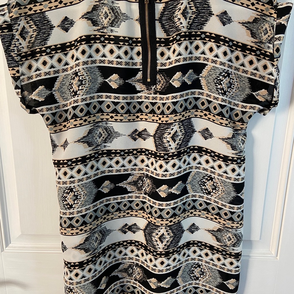 Top - Picture 2 of 3